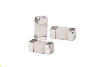 qualité  Withstand Inrush CQ24LT 002 6.1x2.6mm Ceramic Time Lag Chip Fuse 2A 350V 6125 For LED Lighting Overcurrent Protection usine