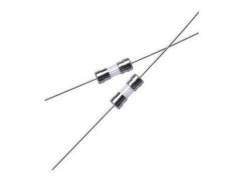 Fusible à retard de temps miniature à sorties axiales T5AL250V 5A 250VAC 500PCS de tube de verre de coup lent de VDE 4x11mm de l'Allemagne par sac