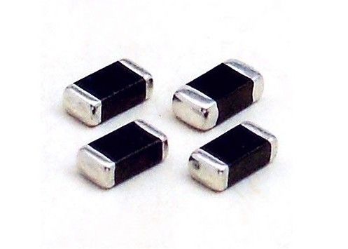 5750 5650 dispositifs antiparasites de montée subite passagers multicouche de varistance de bâti extérieur MLV MVR2220-391G 5.7x5mm 391V 500A