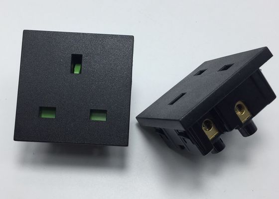 Le BSI a approuvé les prises et les prises électriques BS 1363 de la prise RB-02 du débouché 3 de Polonais 13A 250V de mur de puissance BRITANNIQUE femelle britannique de panneau