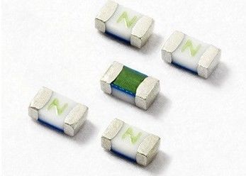 Hauts fusible lent 32VDC 1A 1.5A 2A 2.5A 3A 4A 5A du coup SMD de la tenue 0603 actuels de l'irruption UL248-14