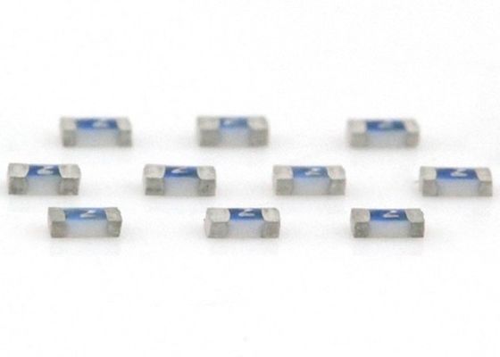 Hauts fusible lent 32VDC 1A 1.5A 2A 2.5A 3A 4A 5A du coup SMD de la tenue 0603 actuels de l'irruption UL248-14