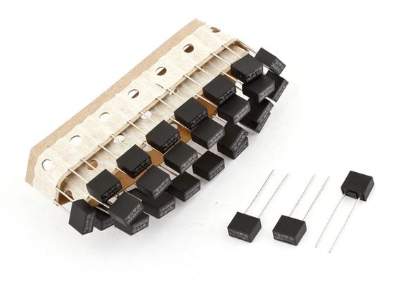 Le fusible subminiature à retard de temps à haute tension en forme de boîte carré 8.4mm SMT T1A avec 250V 300V 400V a évalué la tension