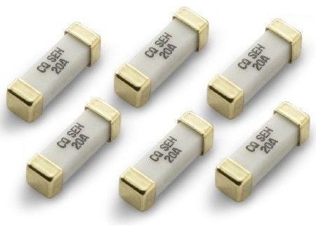 L'UL a approuvé le fusible extérieur du bâti 1032 plaqué par or en céramique carré ELLE SEG 500mA-30A 125V 300V 10.1x3.1x3.1mm