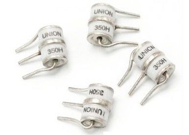 Bas terminal graphique en céramique 75-600V 20% 10KA de tube de décharge gazeuse de l'électrode 8x10mm de la série 3 de la capacité SE8 pour des alimentations d'énergie