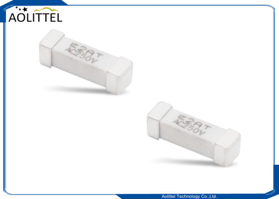 Temps de retard Subminiature Petite surface carrée montée fusible 0.50A - 5.0A 250V 443 série NANO2 3x10mm